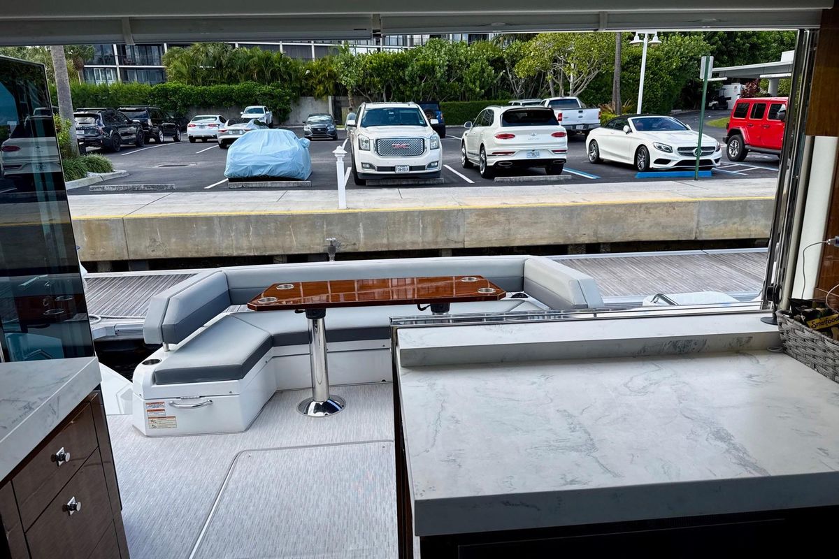 2022 Cruisers Yachts 53