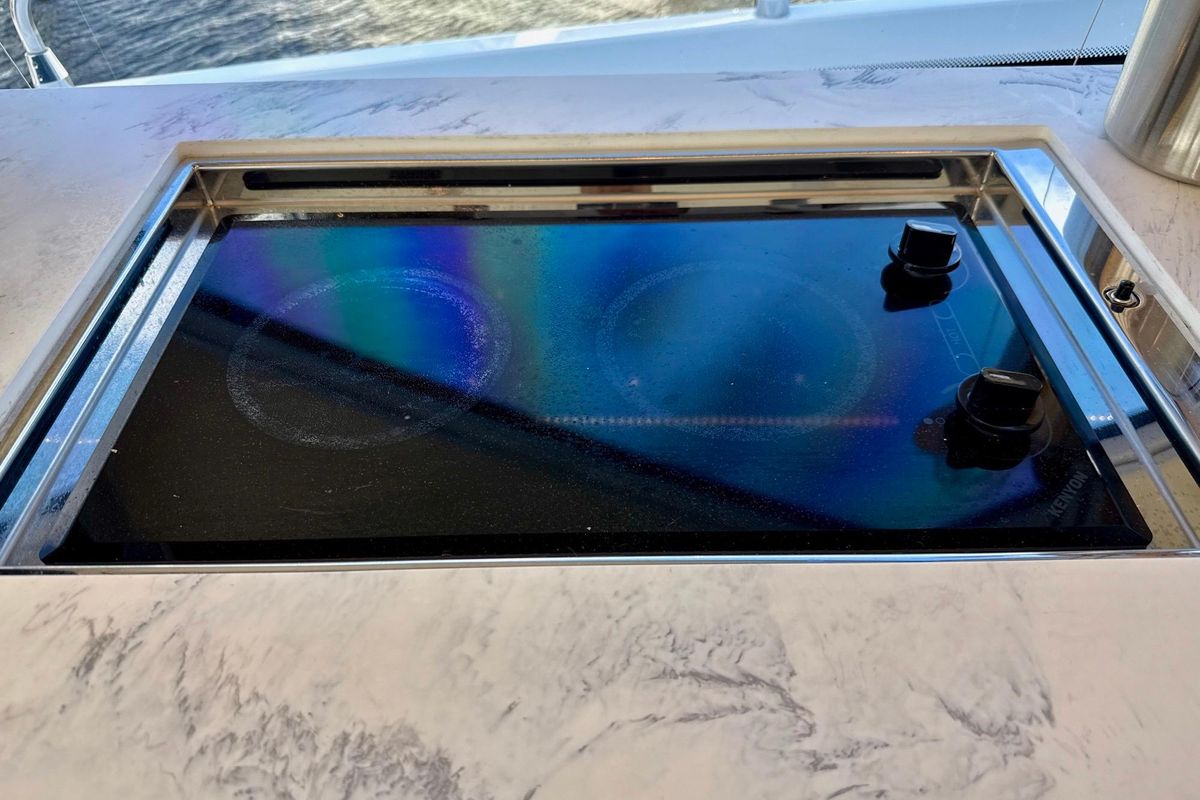 2022 Cruisers Yachts 53