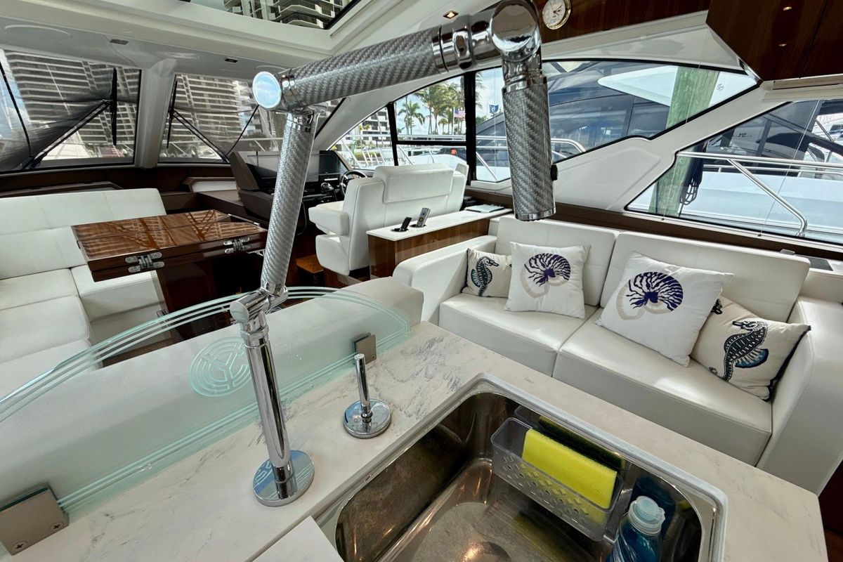 2022 Cruisers Yachts 53