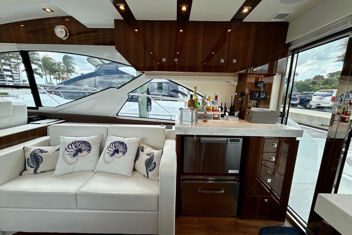 2022 Cruisers Yachts 53