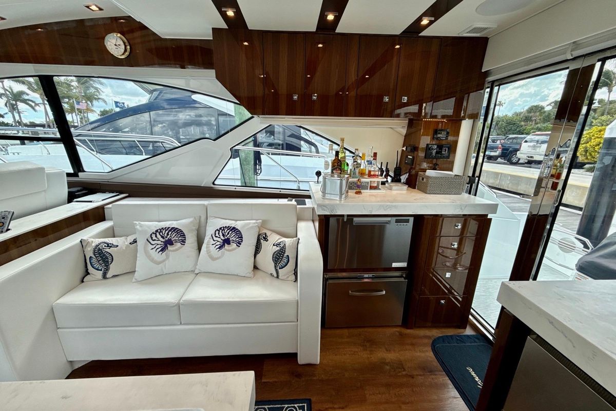 2022 Cruisers Yachts 53