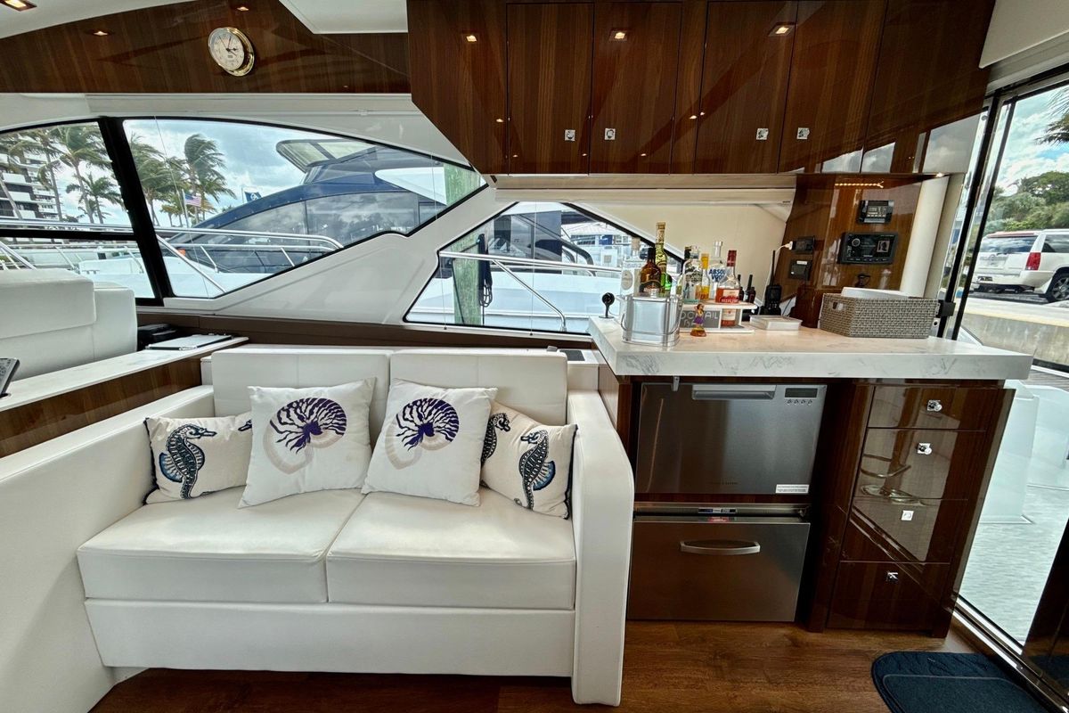 2022 Cruisers Yachts 53