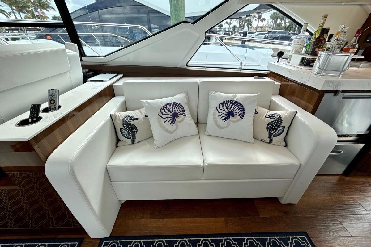 2022 Cruisers Yachts 53