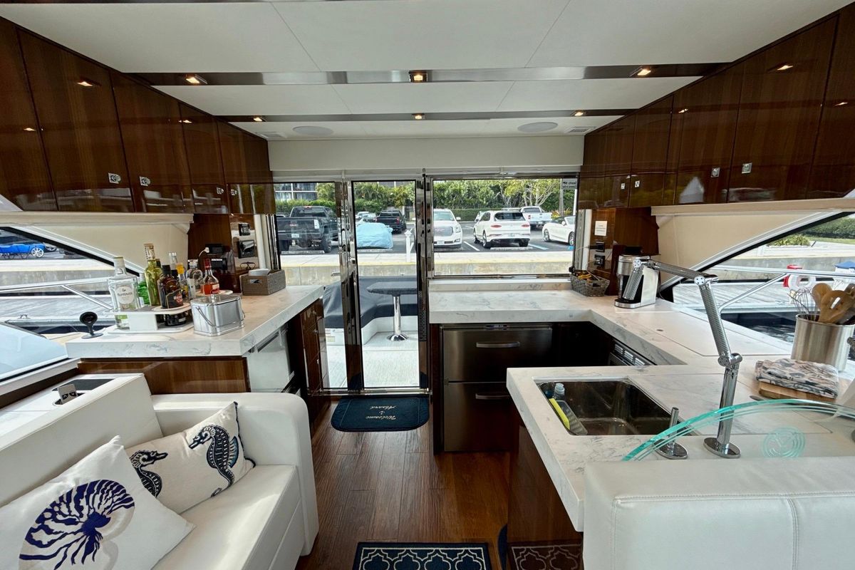 2022 Cruisers Yachts 53