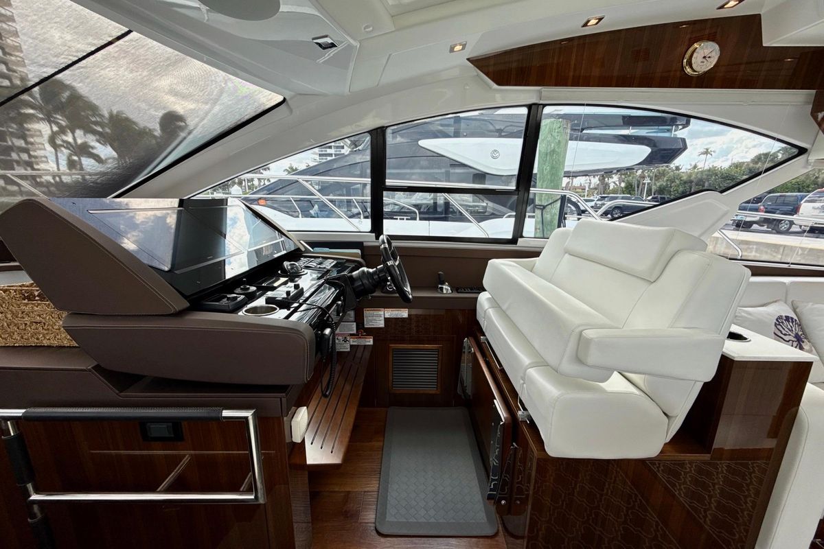 2022 Cruisers Yachts 53