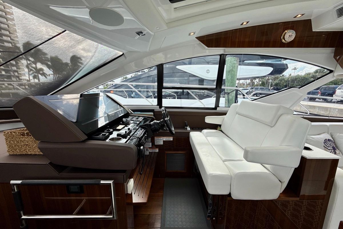 2022 Cruisers Yachts 53