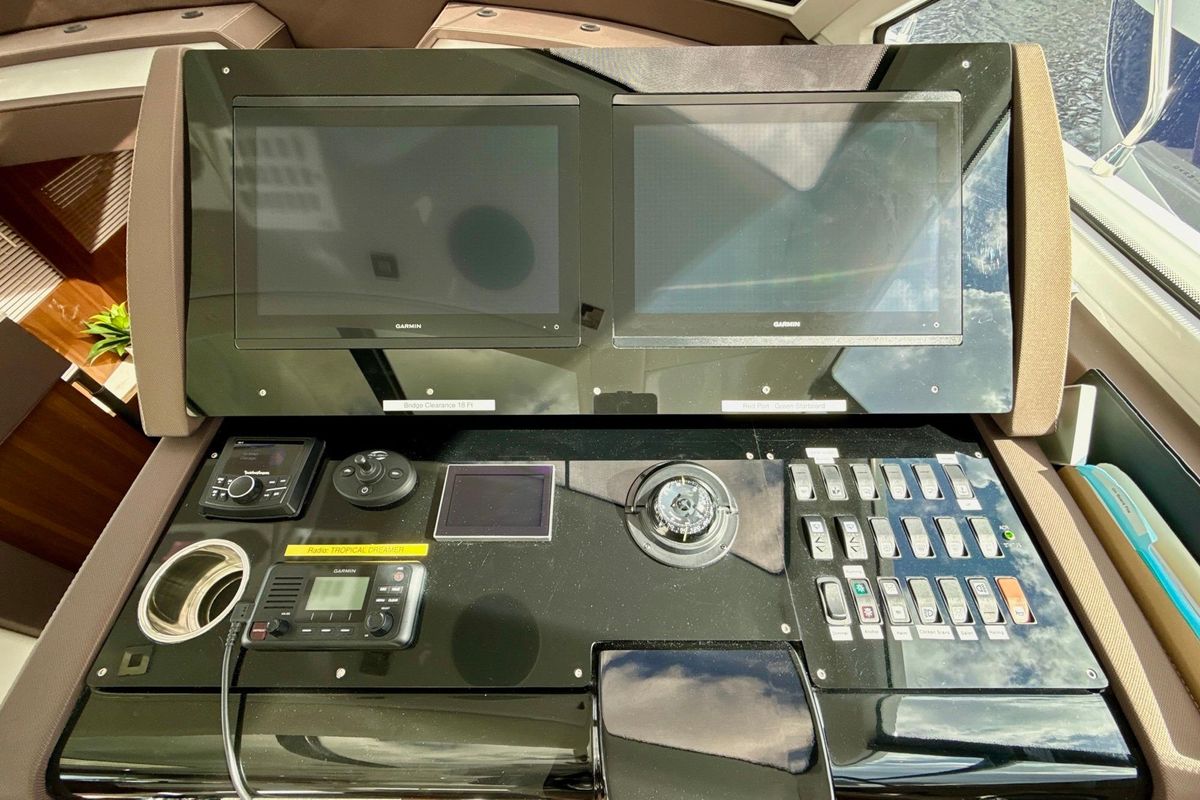 2022 Cruisers Yachts 53