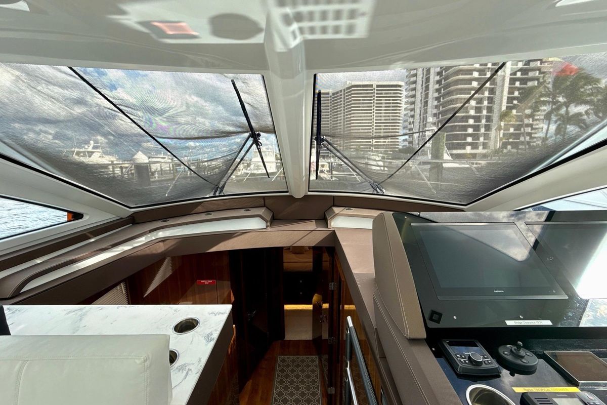 2022 Cruisers Yachts 53