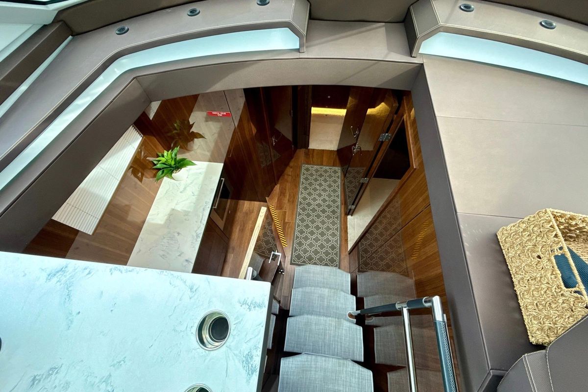 2022 Cruisers Yachts 53