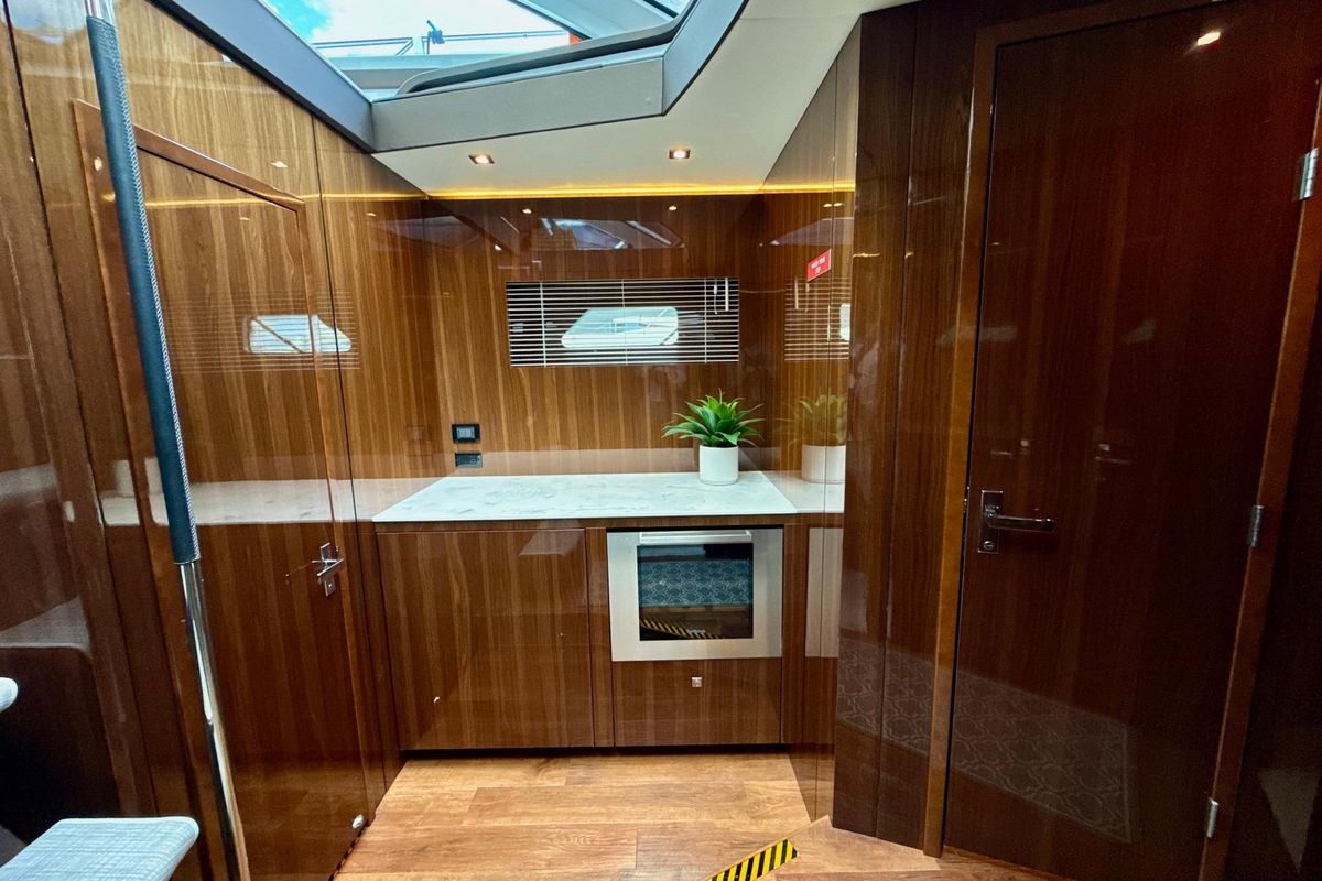 2022 Cruisers Yachts 53