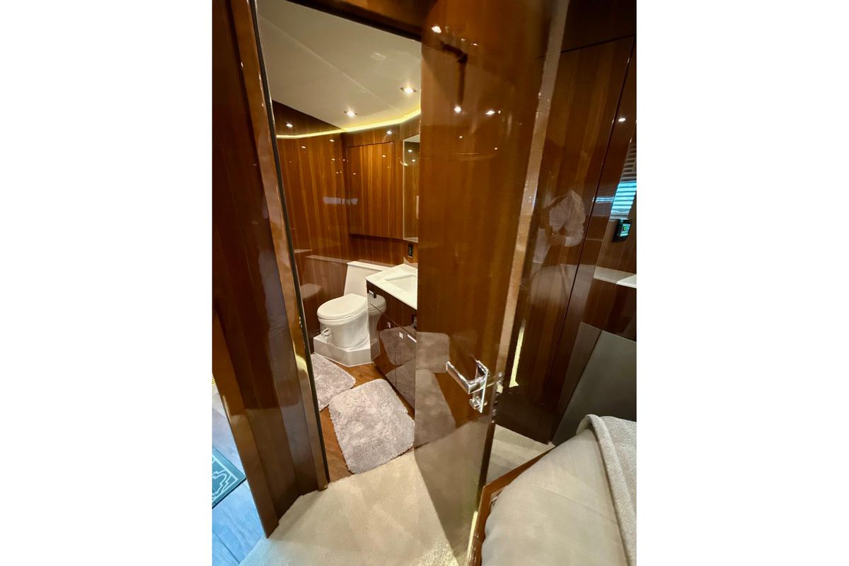 2022 Cruisers Yachts 53