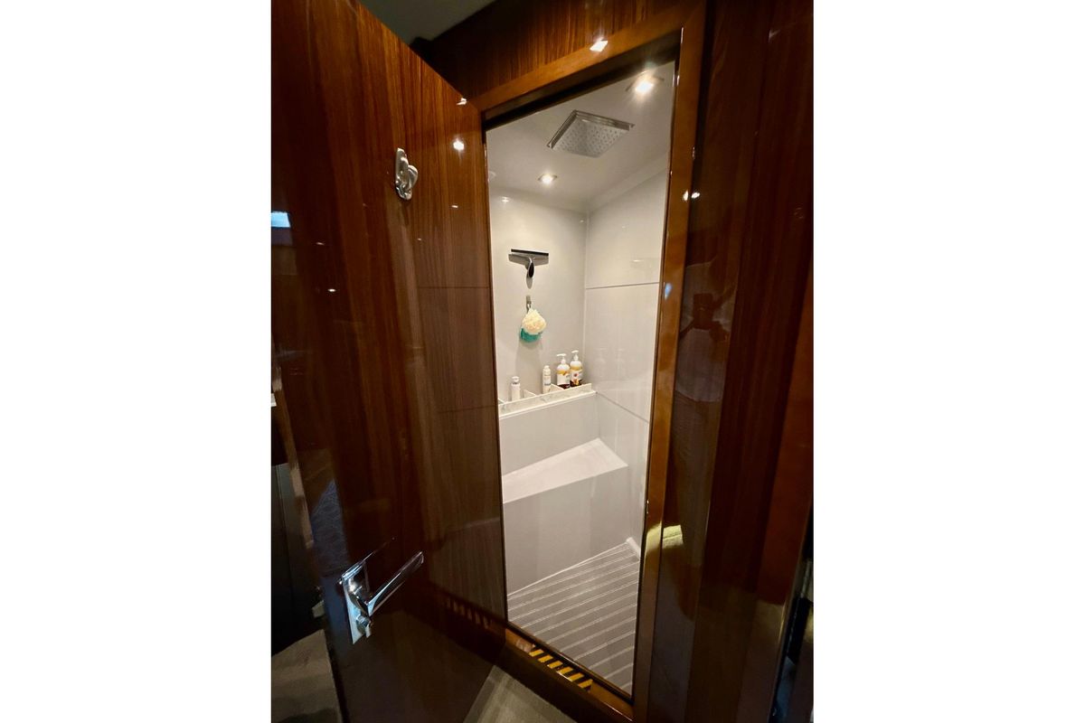 2022 Cruisers Yachts 53