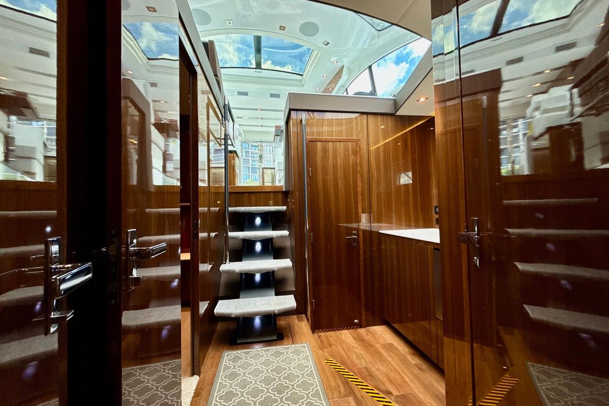 2022 Cruisers Yachts 53