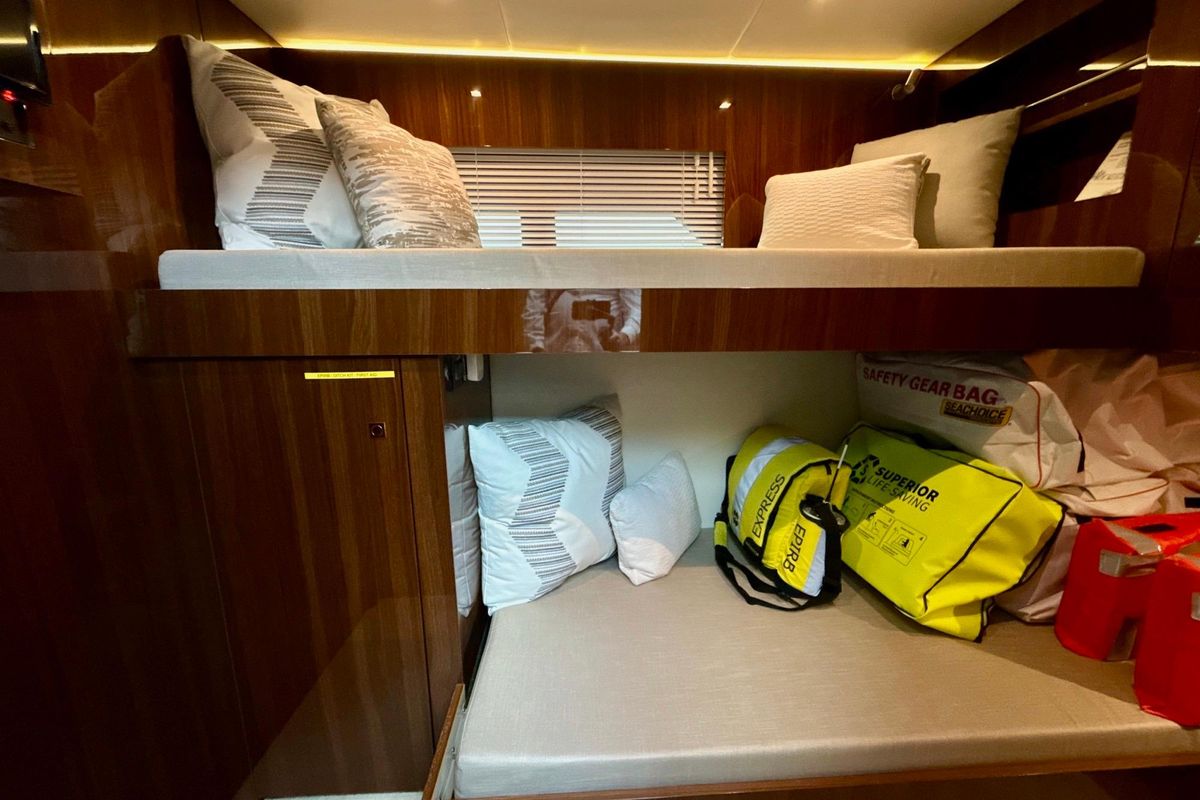 2022 Cruisers Yachts 53