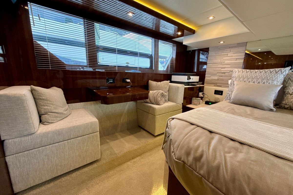 2022 Cruisers Yachts 53