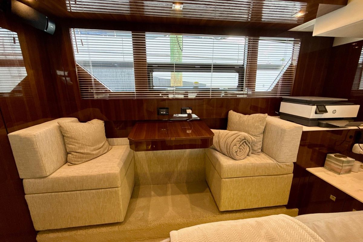 2022 Cruisers Yachts 53