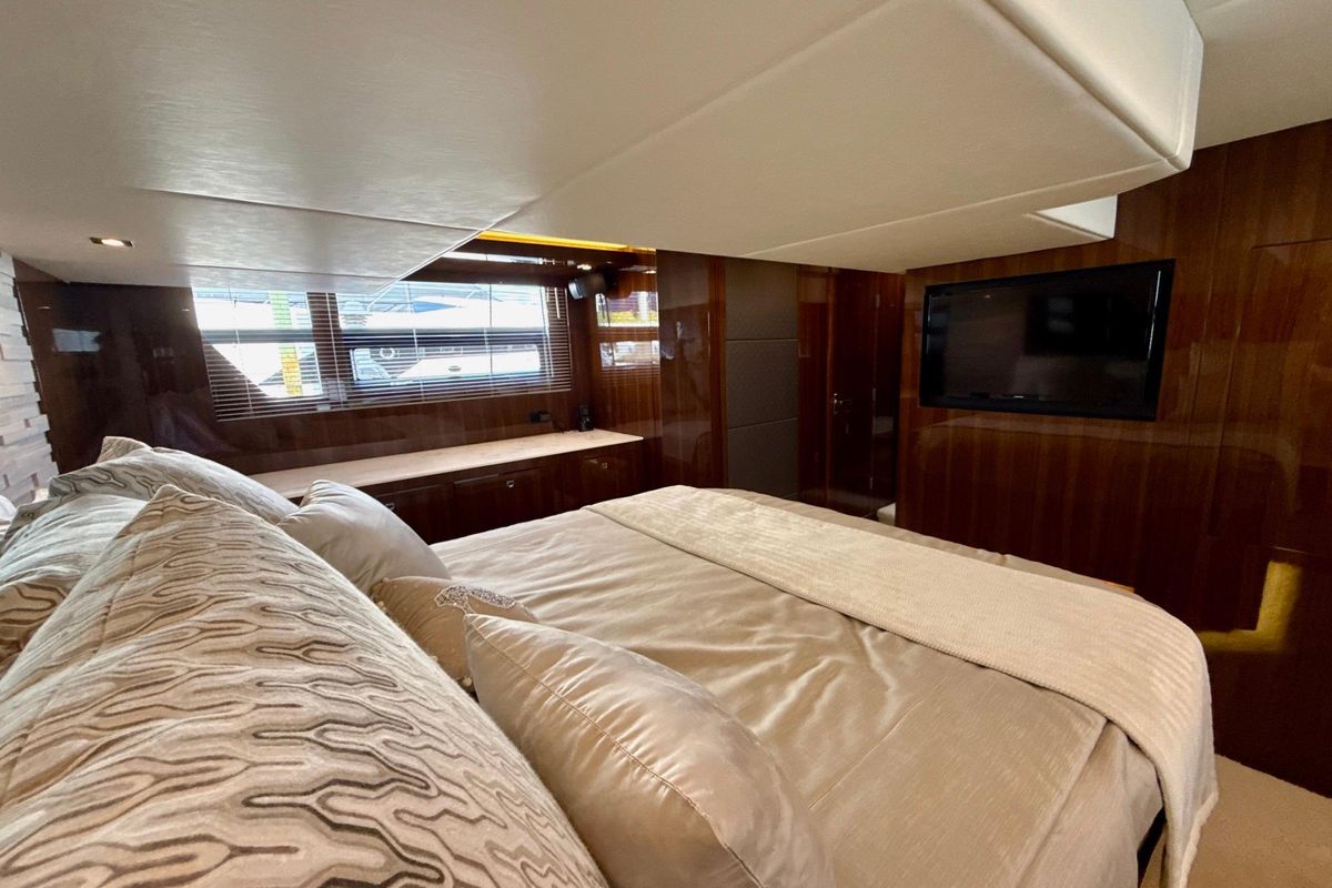 2022 Cruisers Yachts 53