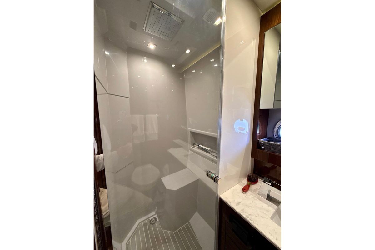 2022 Cruisers Yachts 53