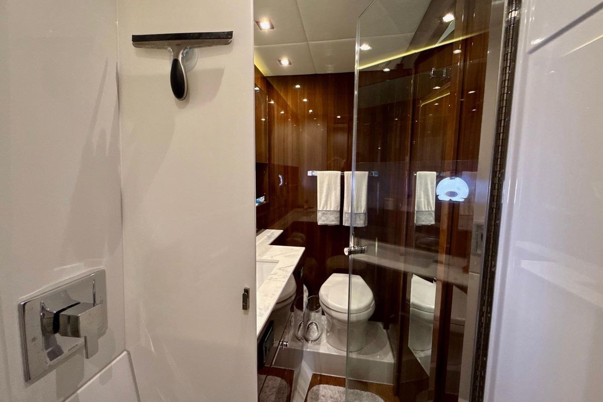 2022 Cruisers Yachts 53