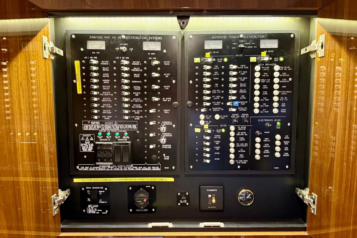 2022 Cruisers Yachts 53