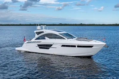 Cruisers Yachts 54 Cantius