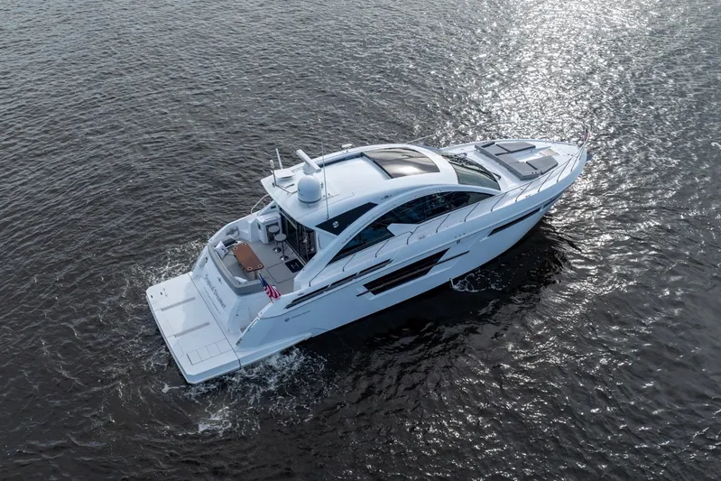 Tropical Dreamer Yacht Photos Pics 2022 Cruisers Yachts 54 Cantius luxury yacht cruising on open water.