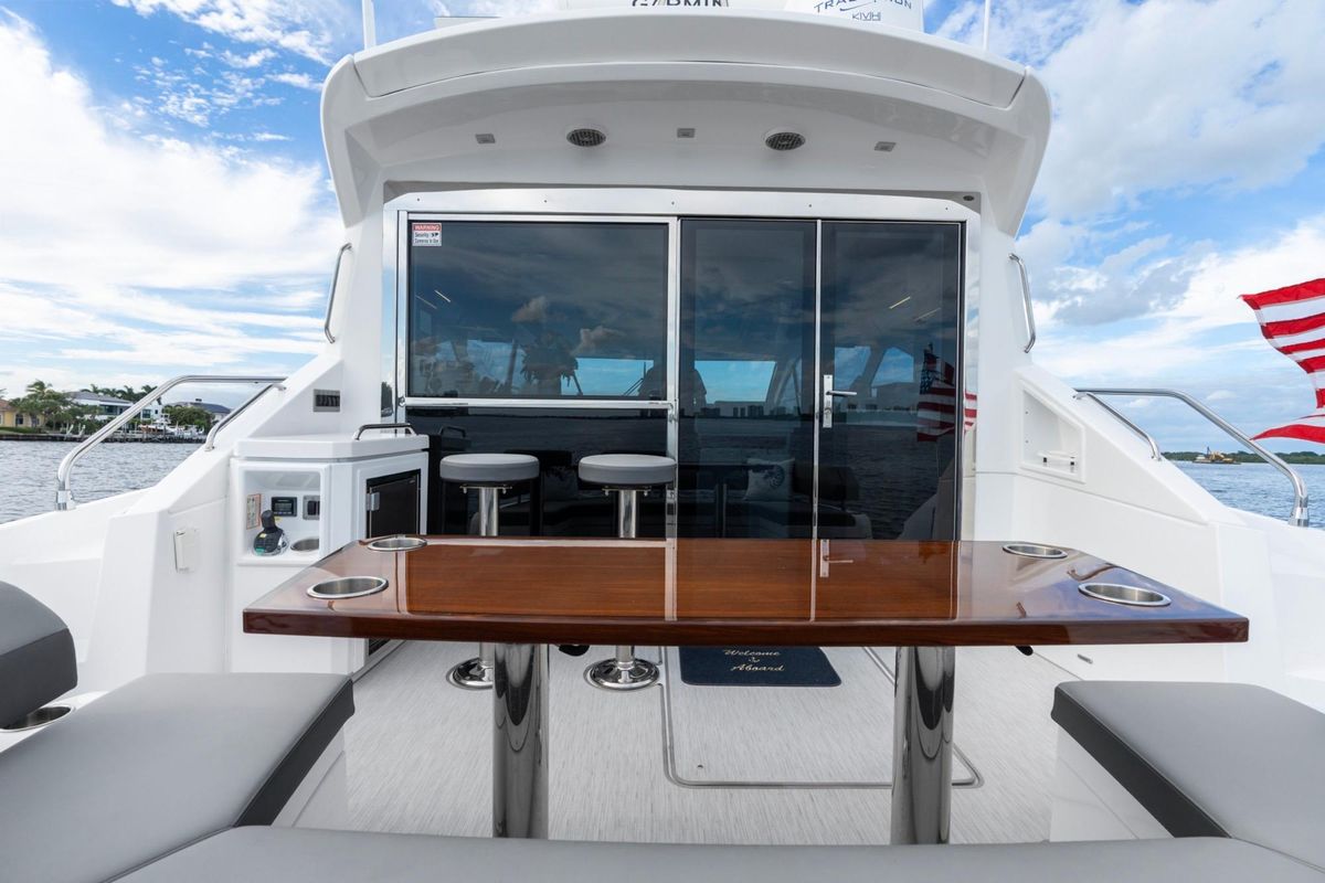 2022 Cruisers Yachts 53 