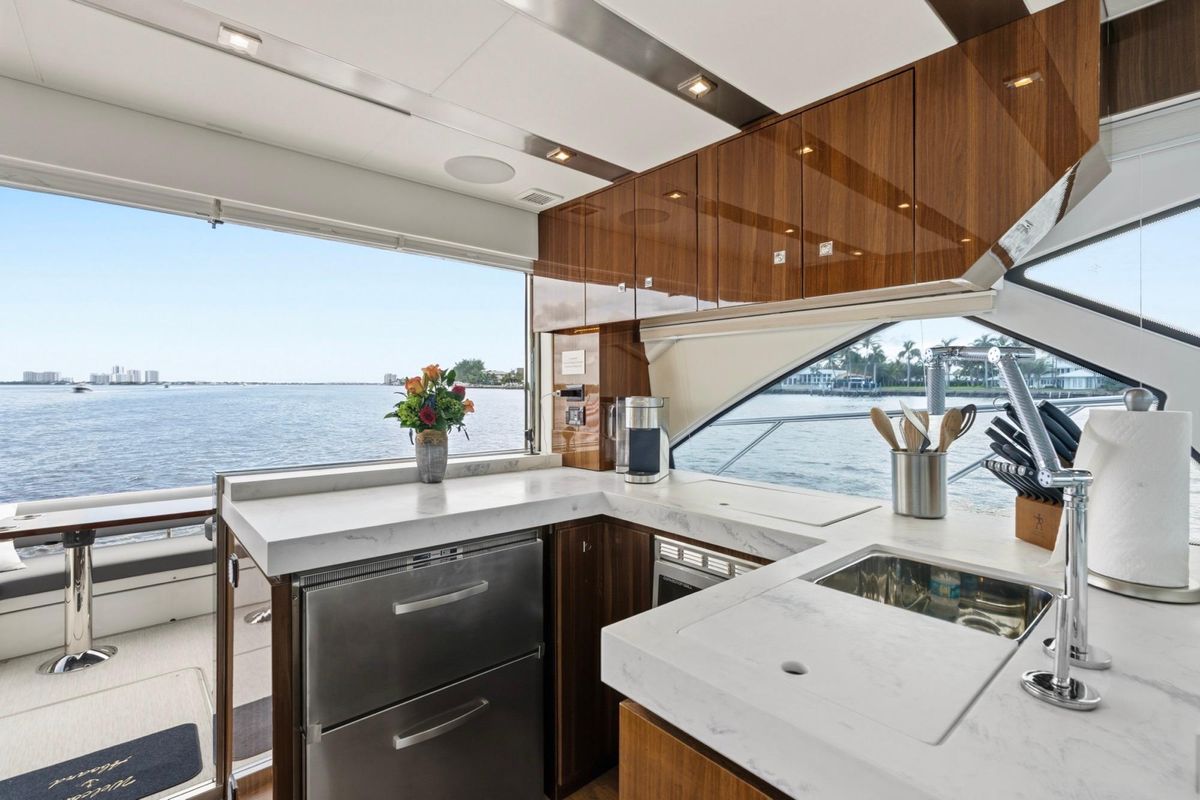 2022 Cruisers Yachts 53 