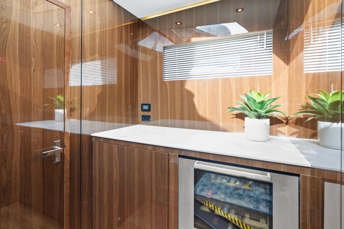 2022 Cruisers Yachts 53 