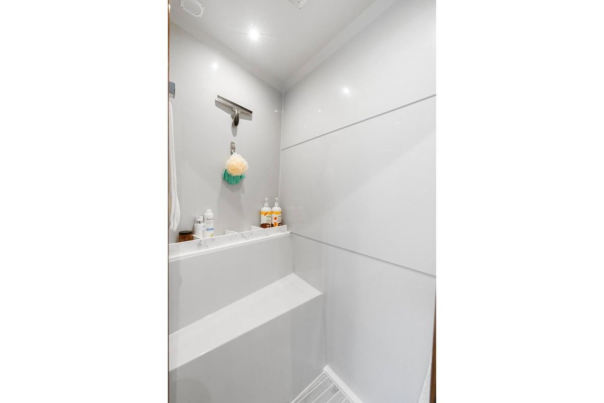 2022 Cruisers Yachts 53 