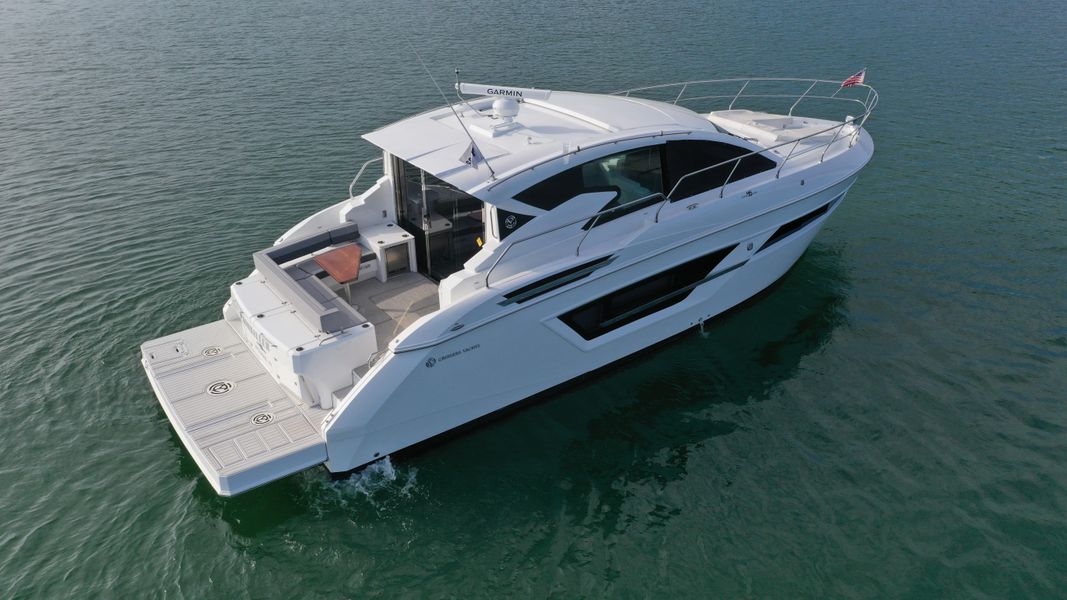 2020 Cruisers Yachts 46 Cantius