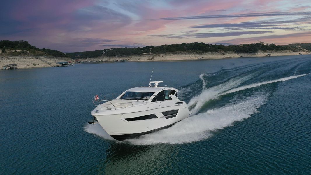 2020 Cruisers Yachts 46 Cantius