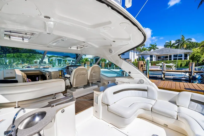  Yacht Photos Pics 2007 Sea Ray 48 Sundancer yacht interior with luxurious seating and sleek design.