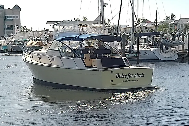 Dolce Far Niente Yacht Photos Pics 2004 Mainship 34 Pilot II yacht named "Dolce far niente" in a marina setting.