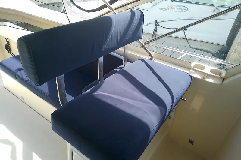 Dolce Far Niente Yacht Photos Pics 2004 Mainship 34 Pilot II boat interior with blue cushioned seating.