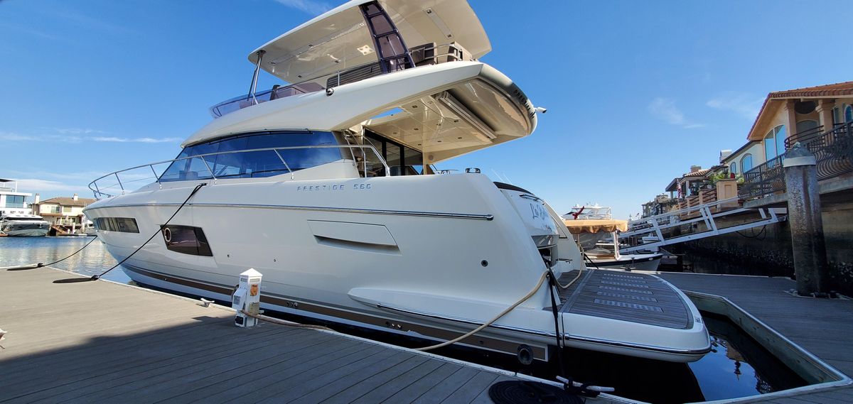 2017 Prestige 56 