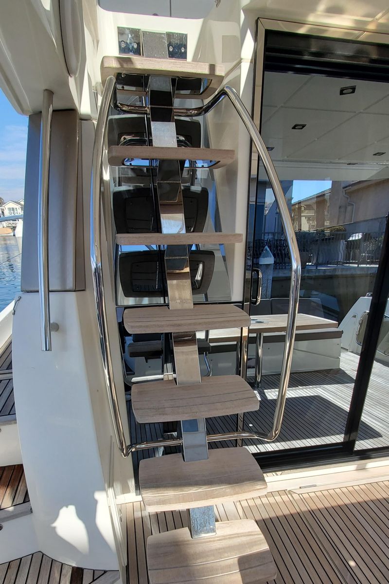 2017 Prestige 56 