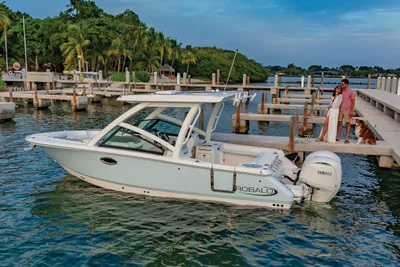 Robalo R257 Dual Console