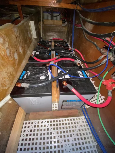 Mirage Yacht Photos Pics Battery Bank