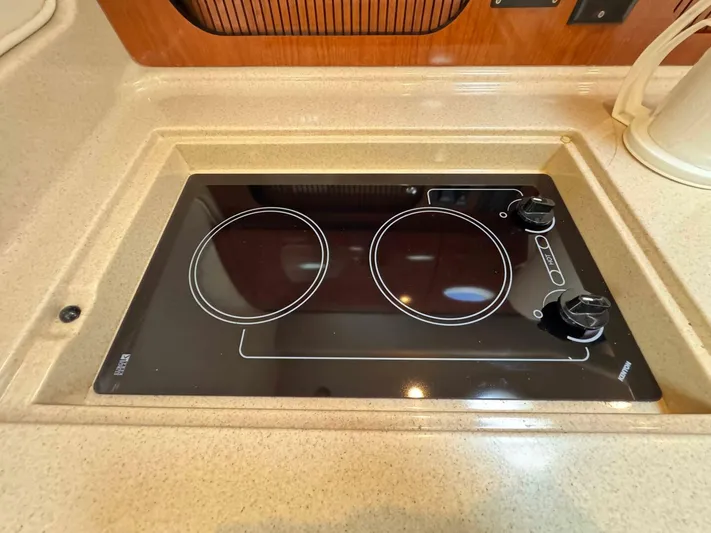  Yacht Photos Pics Stovetop in 2002 Sea Ray 360 Sundancer yacht kitchen area.