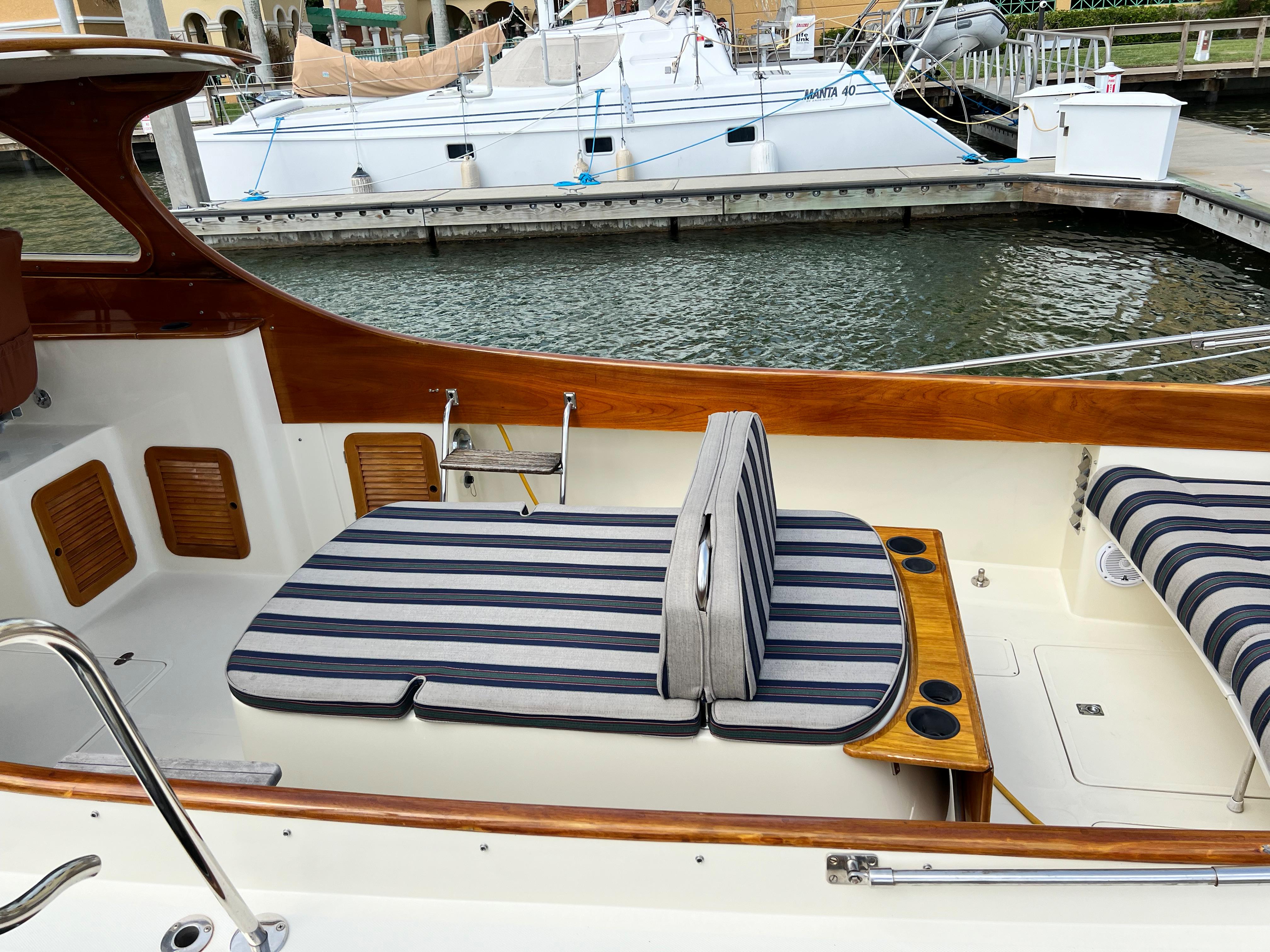 2000 Hinckley Picnic Boat Classic Jet for sale YachtWorld