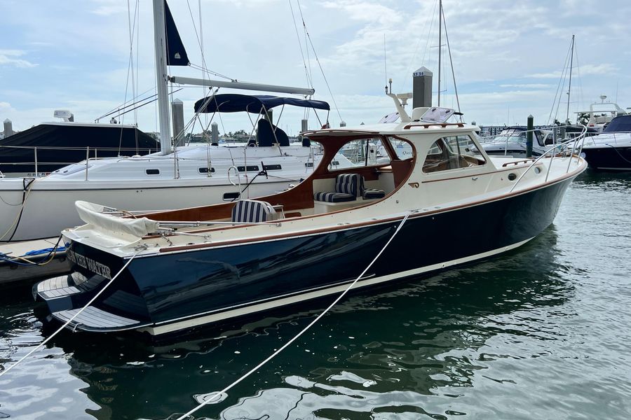 2000 Hinckley Picnic Boat Classic