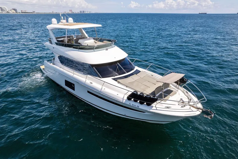 La Peque Yacht Photos Pics 2016 Prestige 620 yacht cruising on open water.