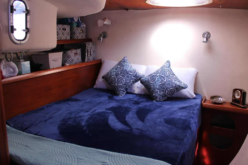 Destiny 2 Yacht Photos Pics Cozy cabin interior of 2000 Fountaine Pajot Belize 43 with plush bedding and decorative pillows.