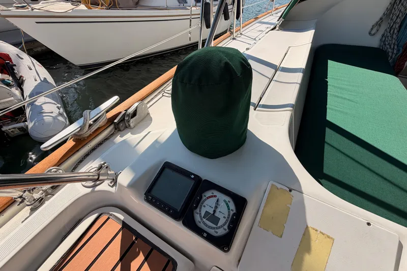 Parlay Yacht Photos Pics Cockpit of 2003 Beneteau Oceanis Clipper 473 with navigation instruments and green cover.