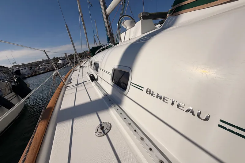 Parlay Yacht Photos Pics 2003 Beneteau Oceanis Clipper 473 sailboat docked, showcasing sleek design and branding.