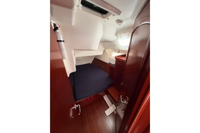 Parlay Yacht Photos Pics Cozy cabin interior of 2003 Beneteau Oceanis Clipper 473 sailboat with wooden finish.