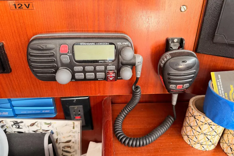 Parlay Yacht Photos Pics VHF radio equipment on 2003 Beneteau Oceanis Clipper 473 yacht dashboard.