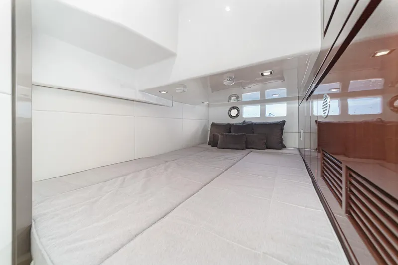 Adamas Yacht Photos Pics Interior cabin of 2021 Schaefer 400 yacht with modern design and cozy bedding.