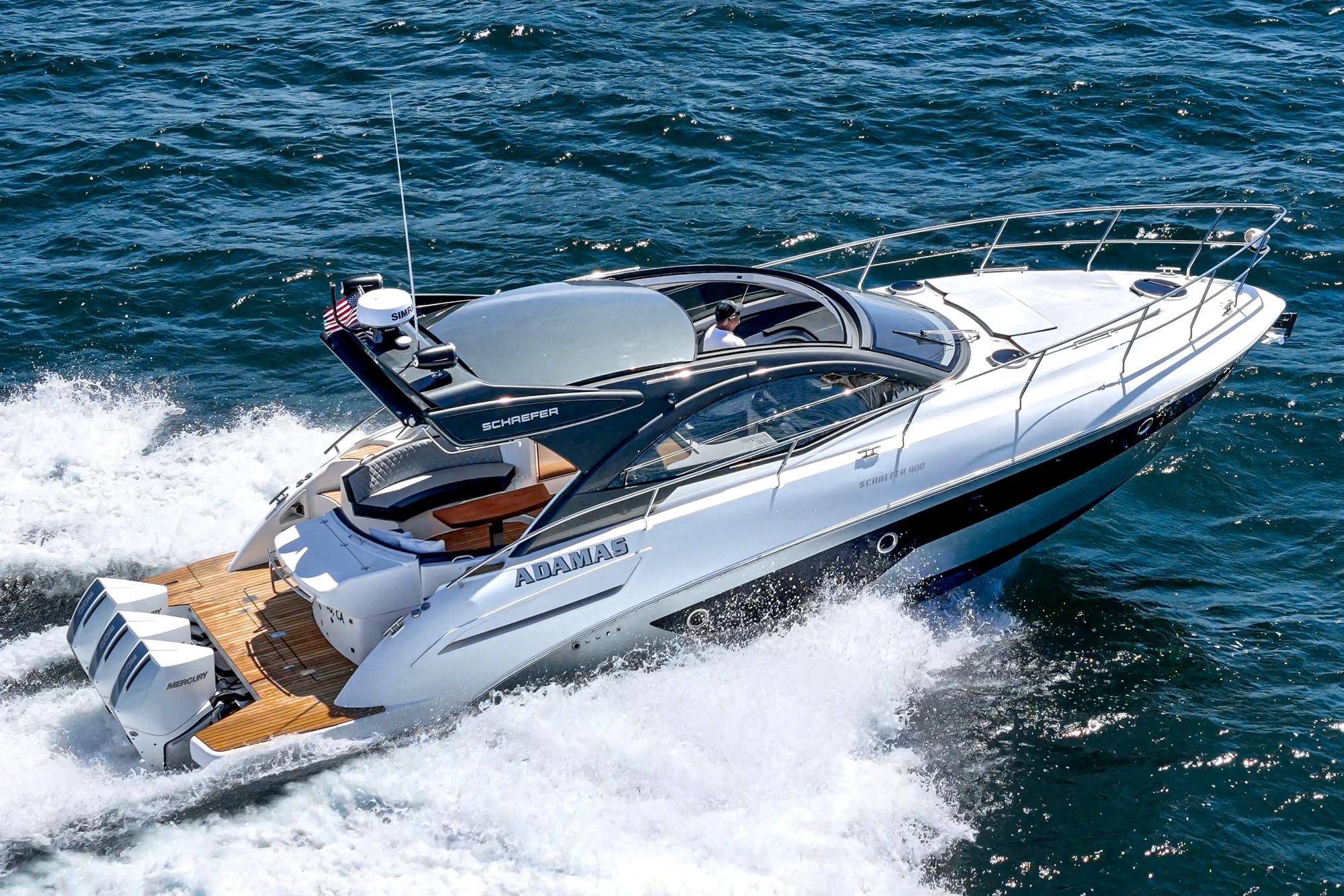 Schaefer 400 yacht cruising on open water, 2021 model, sleek design, powerful performance.